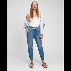 Gap denim high rise joggers with drawstring in size small, soft, worn twice.